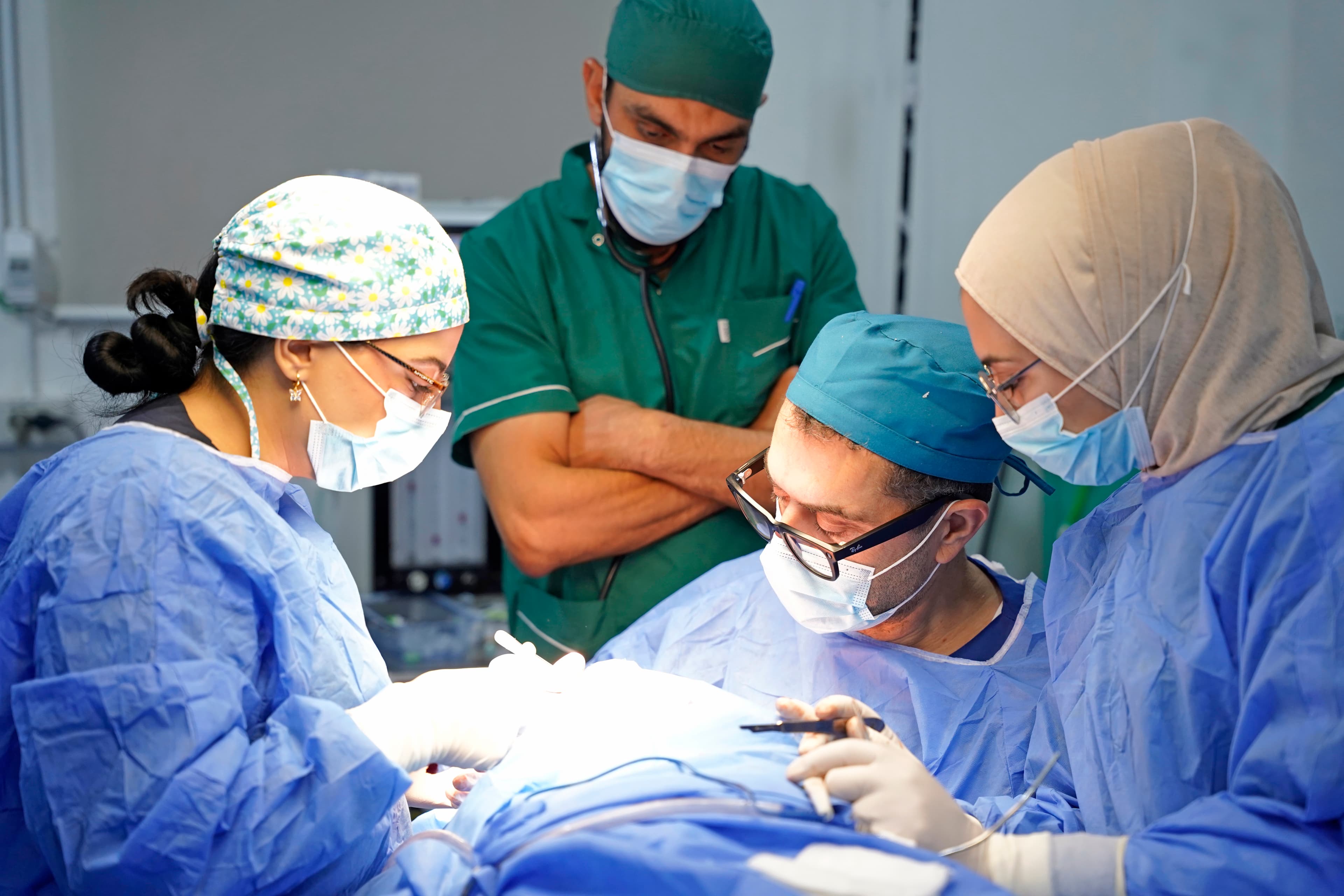 إجراء عملية جراحية مجانية لترميم تشوّه خلقي في الأنف بمستشفى العمالي