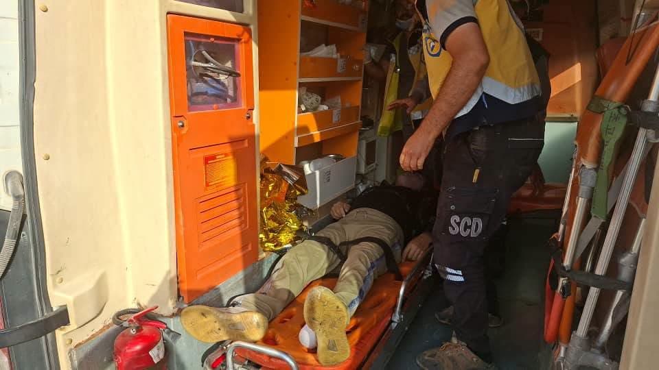 سقوط سيارة في بحيرة سد الرستن و الدفاع المدني ينتشل جثمان شخص وسيارته