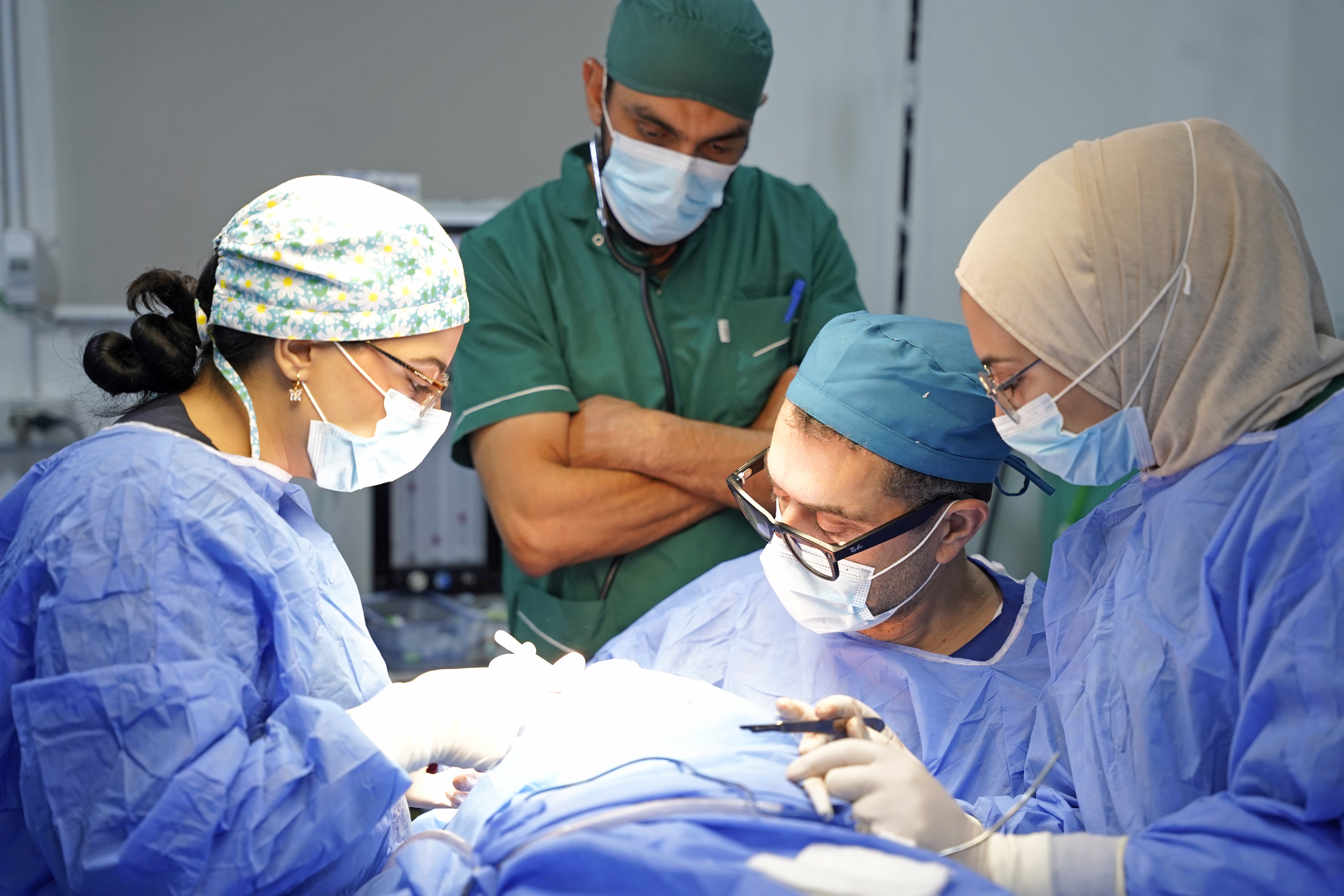 إجراء عملية جراحية مجانية لترميم تشوّه خلقي في الأنف بمستشفى العمالي